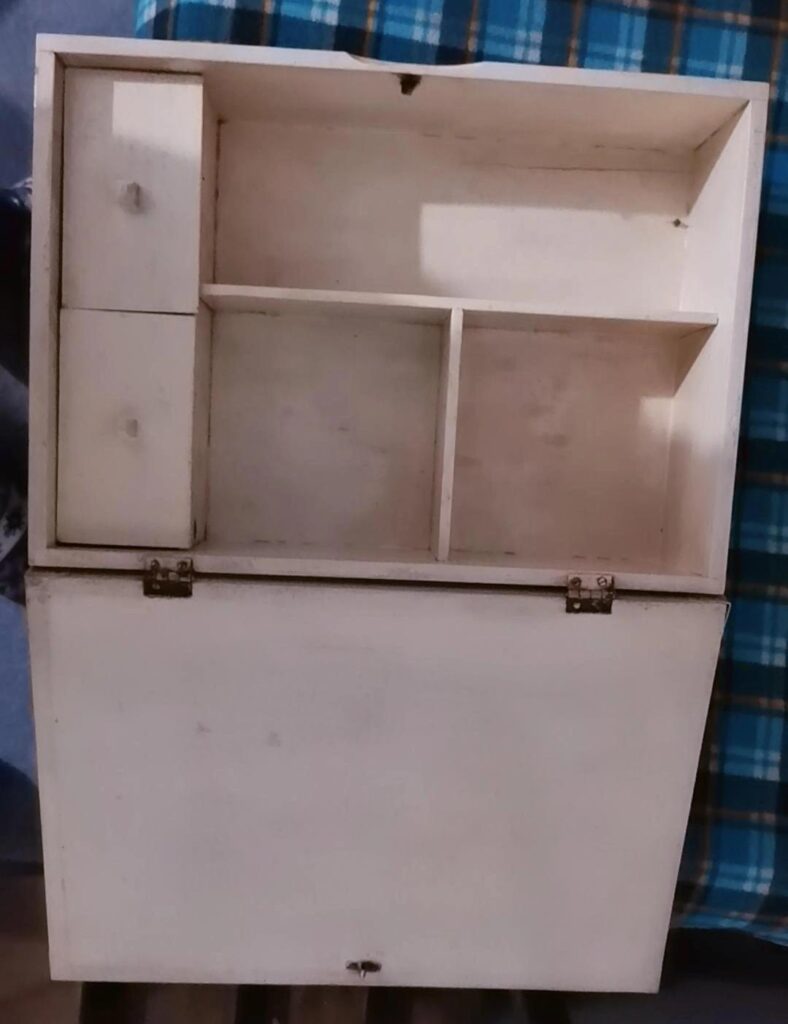 Espejo Botiquín de Baño en Madera con Estantes y Cajonera