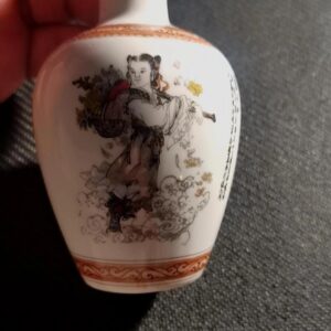 Frasco Coleccionable Oriental de Porcelana (Vista de Sello Oficial de Base)