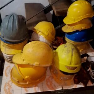 Lote de 28 Cascos de Obra Certificados Aptos para Trabajo Activo